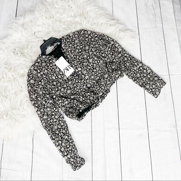 Zara Womens Black Print Crop Top Longsleeve Slit Cuff Round Collar SZ‎ Small NEW - Picture 2 of 5